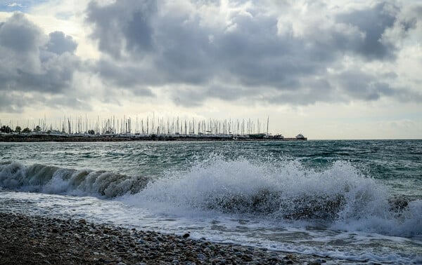 Καιρός - Meteo: Ισχυροί άνεμοι σε αρκετές περιοχές της χώρας σήμερα το απόγευμα