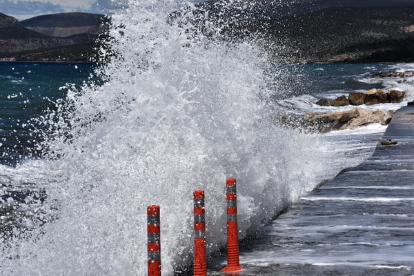 Καιρός: Πότε υποχωρούν οι επικίνδυνοι άνεμοι - Νέο κύμα κακοκαιρίας τις επόμενες ημέρες