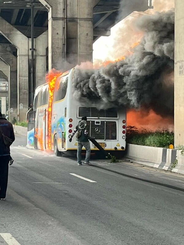 Φωτιά σε σχολικό λεωφορείο στην Ταϊλάνδη - 25 νεκροί