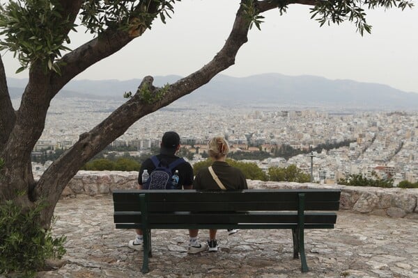 Καιρός: Έρχεται «κοκτέιλ» με βροχές, ζέστη και αφρικανική σκόνη