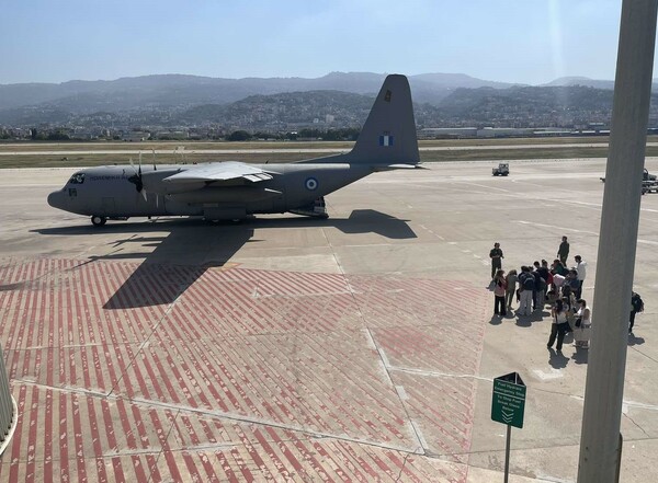 Νέες εικόνες από τον απεγκλωβισμό Ελλήνων και Κυπρίων από τον Λίβανο