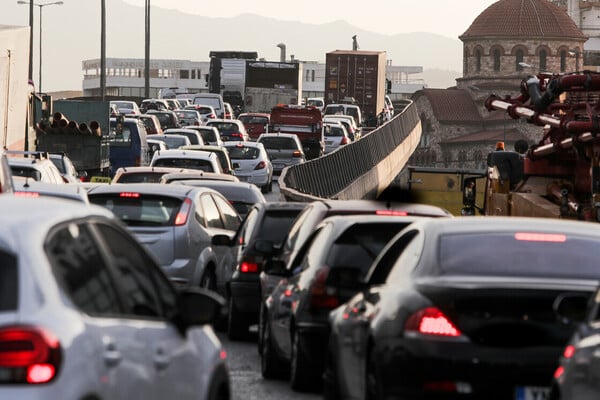 Κίνηση στους δρόμους: Μεγάλες καθυστερήσεις σε Κηφισό και Λ. Κηφισίας