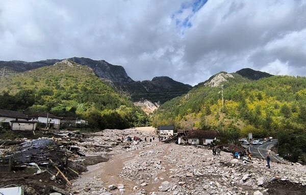 Σαρωτικές πλημμύρες στη Βοσνία - Τουλάχιστον 14 νεκροί από καταρρακτώδεις βροχές και κατολισθήσεις