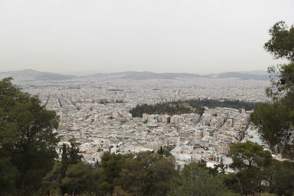 Καιρός: Αφρικανική σκόνη, πτώησ θεσμοκραίας και βροχές