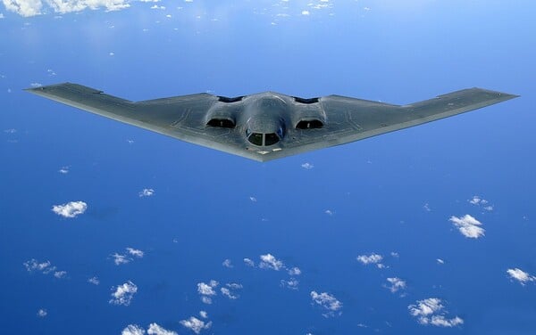 Αμερικανικά stealth τύπου B-2 Spirit βομβάρδισαν αποθήκες όπλων των Χούτι