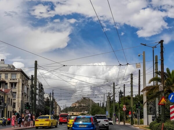 Ο καιρός σήμερα: Κυριακή με τοπικές βροχές - Έως 26 βαθμούς η θερμοκρασία