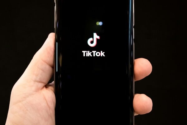 Η μητρική εταιρεία του TikTok απέλυσε ασκούμενο, κατηγορώντας τον για σαμποτάζ σε AI πρότζεκτ 