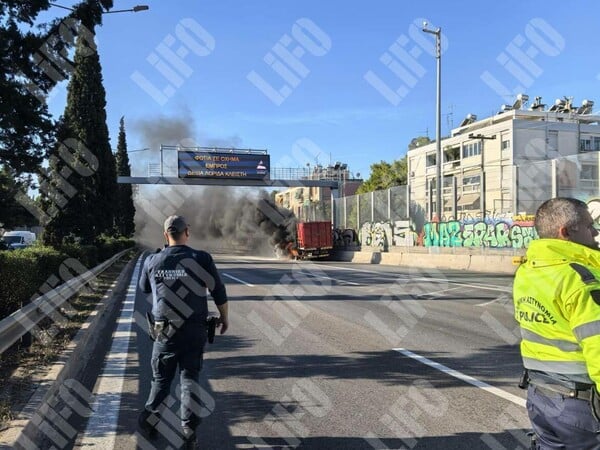 Φωτιά τώρα σε όχημα στον Κηφισό