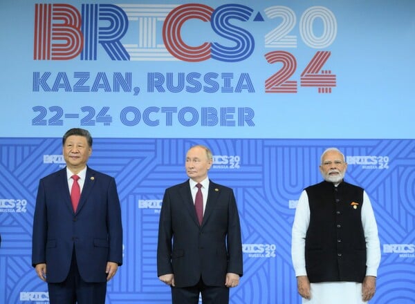 BRICS: Νέα σελίδα στις σχέσεις Κίνας - Ινδίας με οικοδεσπότη τον Πούτιν 