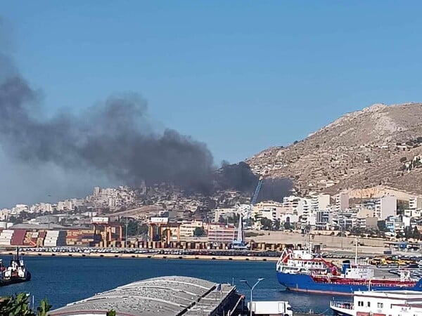 Υπό μερικό έλεγχο έχει τεθεί η φωτιά στο Πέραμα