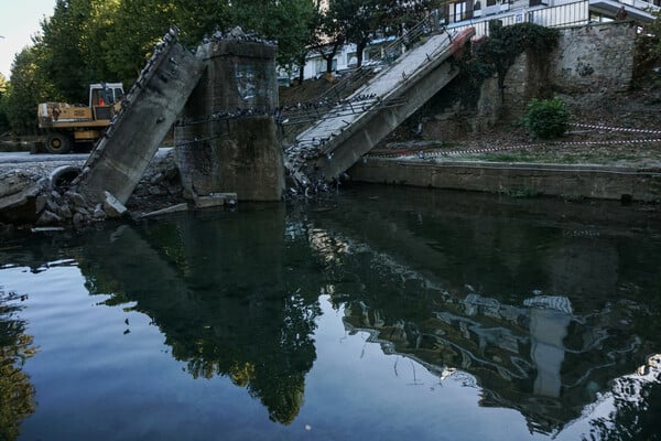 Τρίκαλα: Κατεδαφίζεται η γέφυρα Μαρούγκαινας στον Λιθαίο ποταμό