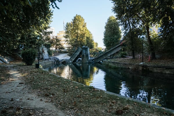 Τρίκαλα: Κατεδαφίζεται η γέφυρα Μαρούγκαινας στον Λιθαίο ποταμό