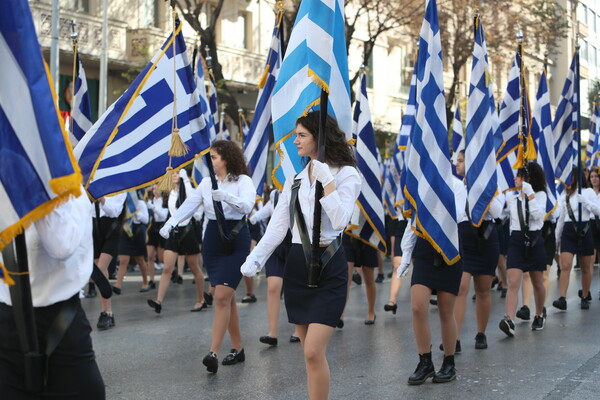 Θεσσαλονίκη: Πλήθος κόσμου στην μαθητική παρέλαση της 28ης Οκτωβρίου