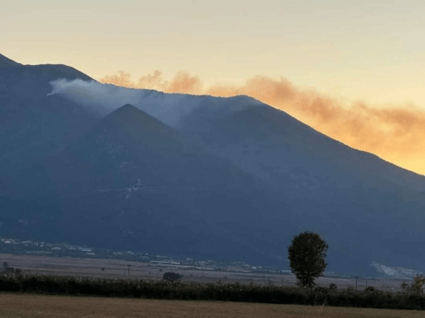 Καβάλα: Μαίνεται η φωτιά στο Παγγαίο Όρος