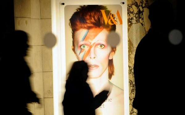 Το αρχείο του David Bowie θα ανοίξει για το κοινό το 2025 στο νέο Victoria & Albert Museum στο Λονδίνο