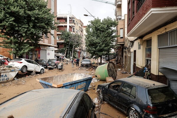 Πλημμύρες στην Ισπανία: Άγνωστος ο αριθμός των αγνοουμένων, ώρες μετά τις βροχές