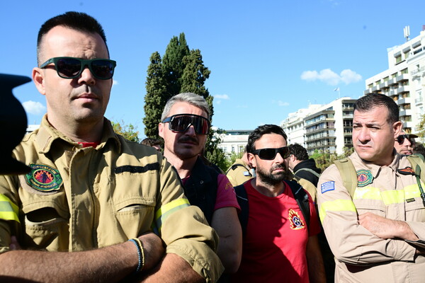 Νέα συγκέντρωση των εποχικών πυροσβεστών σήμερα – 14 τραυματίες στα επεισόδια στο υπουργείο Πολιτικής Προστασίας