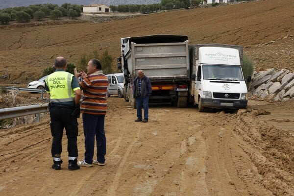 Δραματικός απολογισμός στην Ισπανία: Πάνω από 200 οι νεκροί από τις πλημμύρες