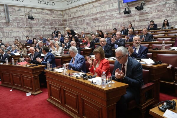 Αλέξης Τσίπρας: «Εδώ είμαι, δεν έφυγα» - «Ας πούμε κάτι ευχάριστο», είπε για τον ΣΥΡΙΖΑ