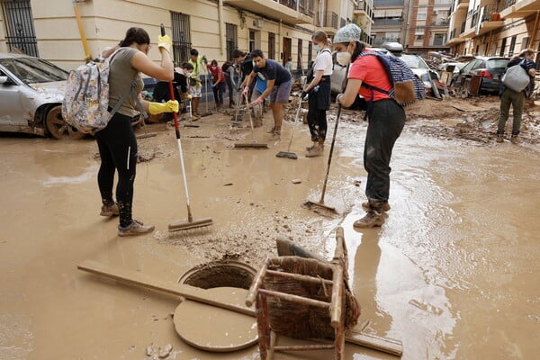 Πλημμύρες στην Ισπανία: 211 οι νεκροί - Πάνω από 4.800 οι διασώσεις