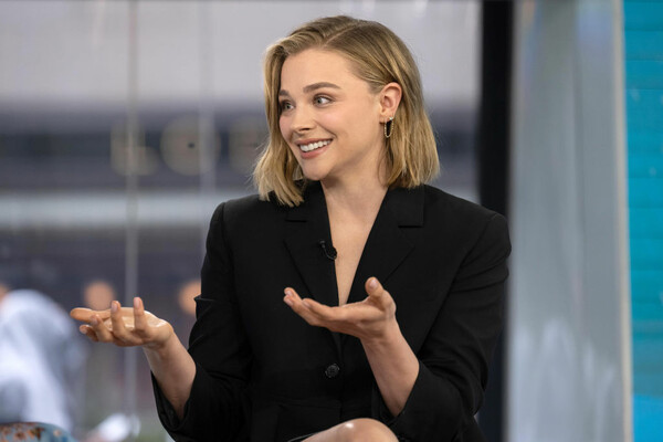 Chloë Grace Moretz: Δήλωσε ότι είναι «γκέι γυναίκα» (και ψηφίζει Κάμαλα Χάρις)