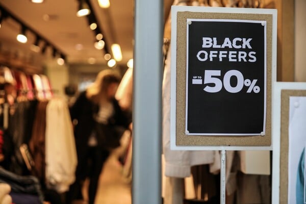 Black Friday: Επιχειρήσεις και καταναλωτές περιμένουν το μεγαλύτερο εκπτωτικό γεγονός του Φθινοπώρου