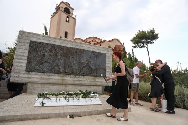 Μάτι: Έχουν ταφεί μη ταυτοποιημένα τμήματα σορών, καταγγέλλει ο Σύλλογος Συγγενών των θυμάτων