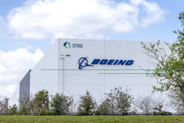 Boeing: Έληξε η απεργία - Αυξήσεις 38% και εφάπαξ μπόνους $12.000 για τους εργαζόμενους 