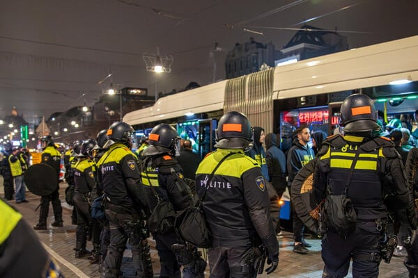 Επεισόδια στο Άμστερνταμ: Η αντίδραση του ΚΙΣΕ για τις επιθέσεις εναντίον των Ισραηλινών φιλάθλων 