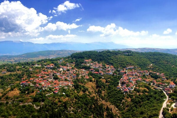 ΕΠΕΞ Ο Κώστας δεν έφυγε ποτέ από τη Ζίτσα, η Anna άφησε τη Νέα Υόρκη και την έκανε σπίτι της