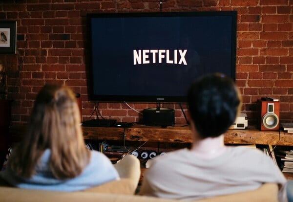 Netflix: Αύξησε ξαφνικά τις τιμές στην Ελλάδα - Ο νέος τιμοκατάλογος για τους συνδρομητές