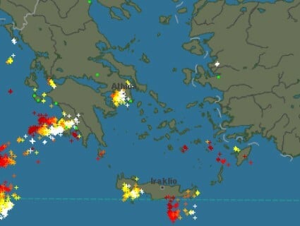 Κακοκαιρία: Κεραυνοί και βροχή τώρα στην Αθήνα 