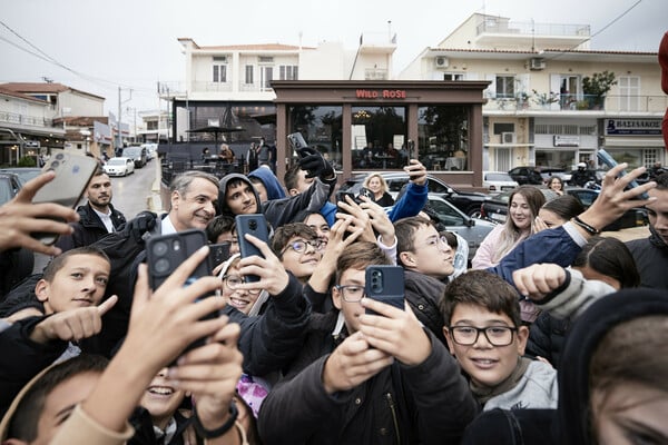 Κυριάκος Μητσοτάκης: Η βόλτα μαθητή με το πρωθυπουργικό αυτοκίνητο