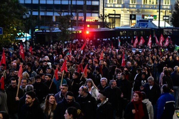 Πολυτεχνείο: Έφτασε στην αμερικανική πρεσβεία η πορεία