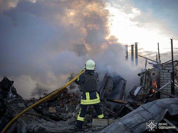 Οι Ρώσοι χτύπησαν την Οδησσό με βαλλιστικό πύραυλο: Τουλάχιστον 10 νεκροί και δεκάδες τραυματιες