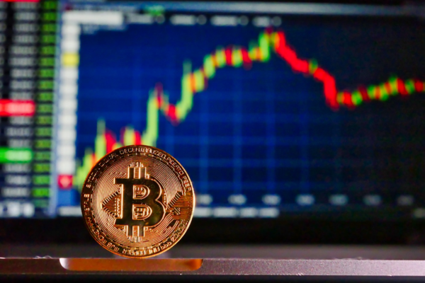 Το Bitcoin σπάει για πρώτη φορά το φράγμα των 95.000 δολαρίων λόγω Τραμπ