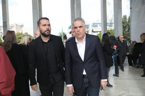 Δημήτρης Σούρας: Συγκίνηση στο τελευταίο αντίο στον ψυχίατρο