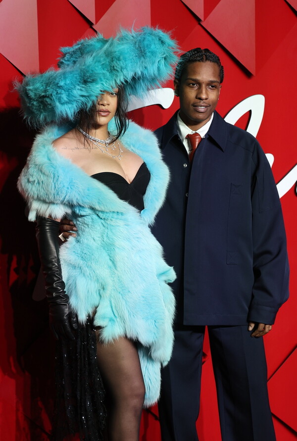 British Fashion Awards: Η εντυπωσιακή εμφάνιση της Rihanna και του A$AP Rocky στο κόκκινο χαλί