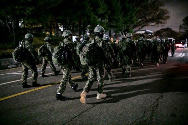 Νότια Κορέα: Ο στρατιωτικός νόμος επέστρεψε μετά από 45 χρόνια για να ανατραπεί σε 3 ώρες - Τι ακολουθεί