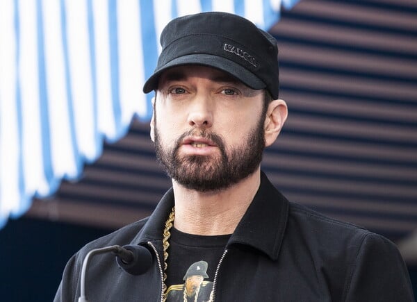 Πέθανε η μητέρα του Eminem: Η «δύσκολη» σχέση με τον ράπερ και οι στίχοι που την αποτύπωσαν