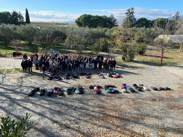 Ξάνθη: Οι μαθητές αποχαιρέτησαν τον 16χρονο που πέθανε από διαρροή υγραερίου- «Αντίο Παντελή»