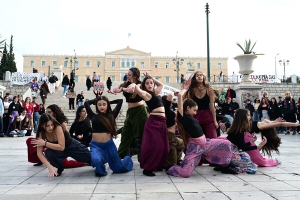 Καλλιτεχνικά και μουσικά σχολεία: Με δρώμενα η διαμαρτυρία των μαθητών στο Σύνταγμα