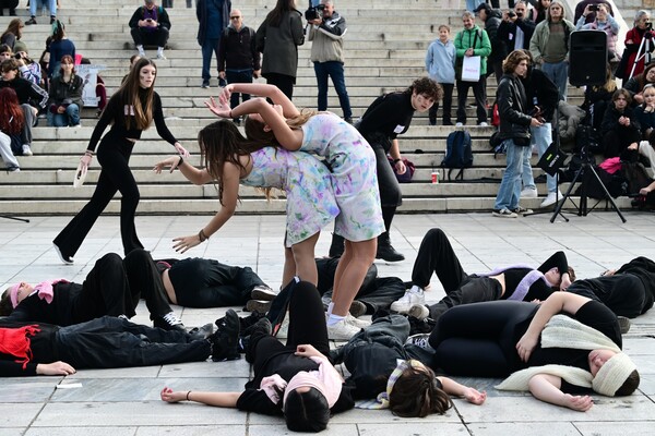 Καλλιτεχνικά και μουσικά σχολεία: Με δρώμενα η διαμαρτυρία των μαθητών στο Σύνταγμα