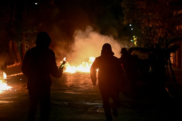 Επέτειος δολοφονίας Γρηγορόπουλου: Επεισόδια και προσαγωγές στα Εξάρχεια