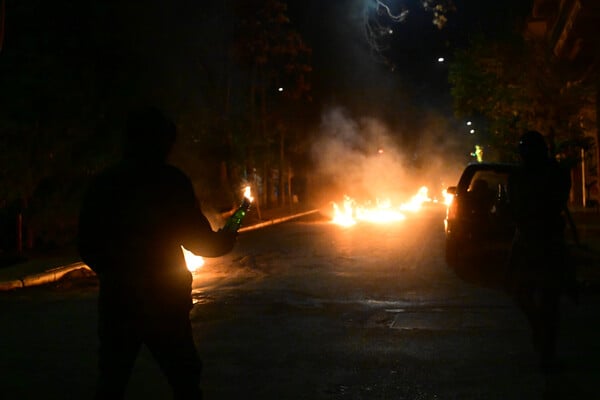 Επέτειος δολοφονίας Γρηγορόπουλου: Επεισόδια και προσαγωγές στα Εξάρχεια