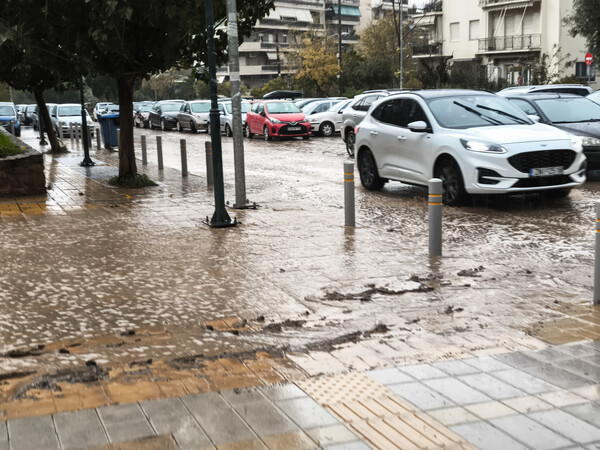 Καταιγίδα έπληξε την Αττική: Μεγάλη κίνηση στη Μεσογείων - «Προσοχή», λέει ο Κολυδάς