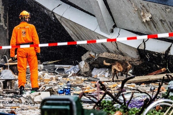 Χάγη: Διπλή έκρηξη σε πολυκατοικία - Ένας νεκρός, «ελάχιστες» οι πιθανότητες να ανασυρθούν επιζώντες 