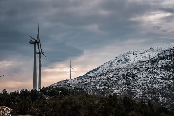 Αιολικά στα Βαρδούσια Όρη: Όταν το κράτος αναιρεί το κράτος