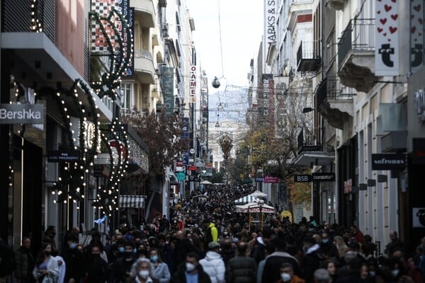 Εορταστικό ωράριο: Ποιες Κυριακές θα είναι ανοιχτά τα καταστήματα