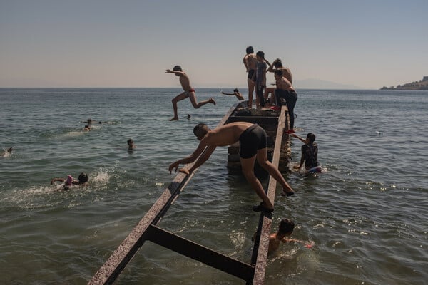 Άγγελος Μπαράι: «Φωτογραφίζω για να δίνω φωνή σε ανθρώπους και ιστορίες που διαφορετικά μπορεί να έμεναν στο σκοτάδι»